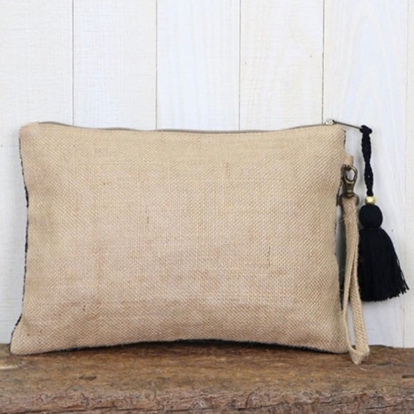 Last 1! 🌟HP🌟 Beaded Jute Clutch - Picture 2 of 3